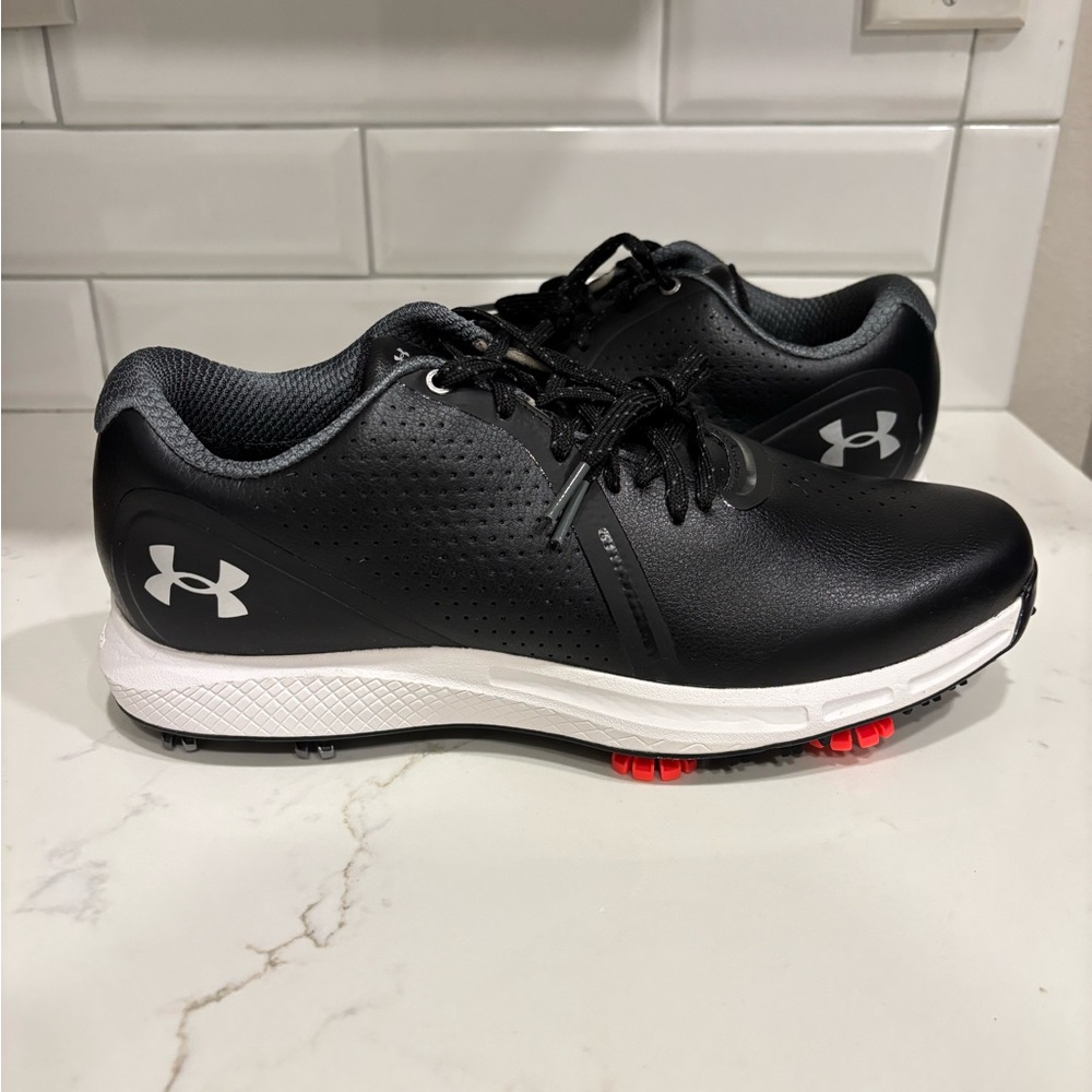 Under Armour Men's Black and White Athletic Shoes